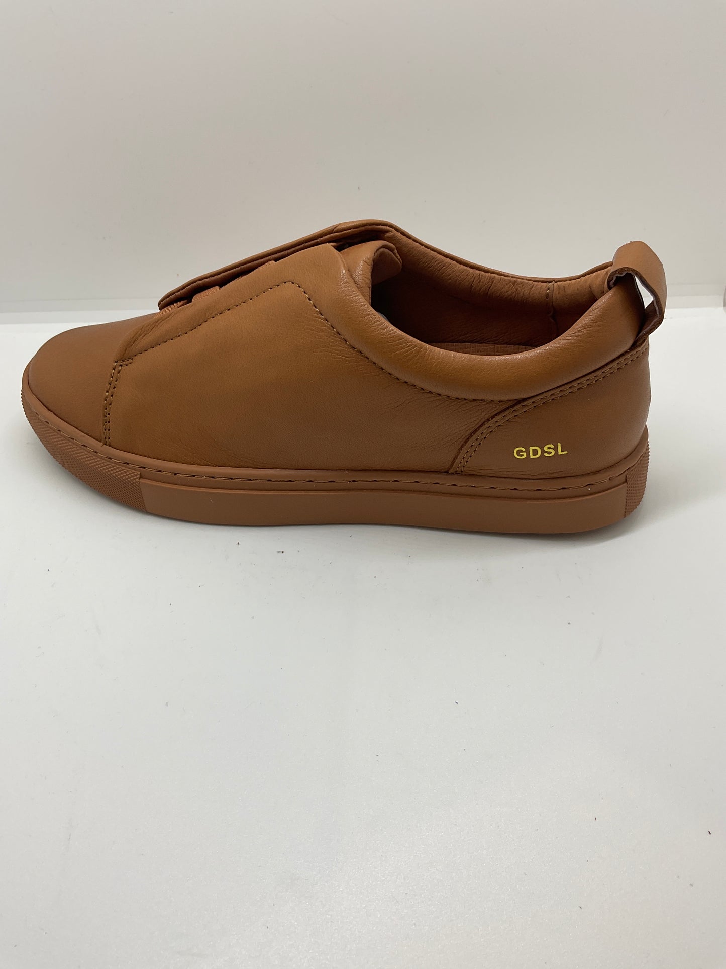 Goodsole coconut leather casual shoe