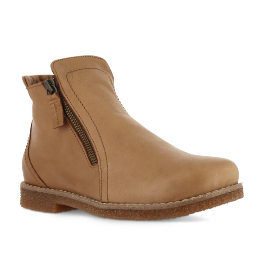 Tallow Brown ankle boots by Rilassare